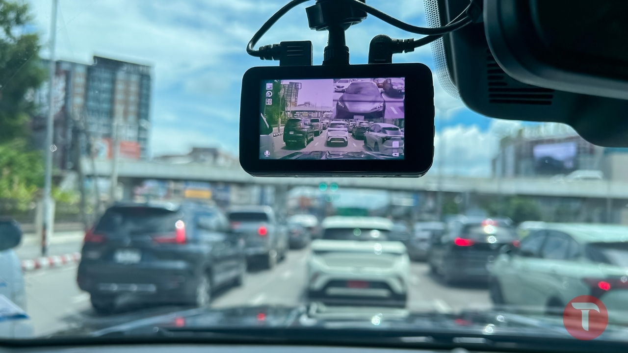 Dashcam Fire Insurance 2025 कार में डैशकैम लगवाने से हो सकता है बीमा क्लेम रिजेक्ट, जानें वजह और समाधान