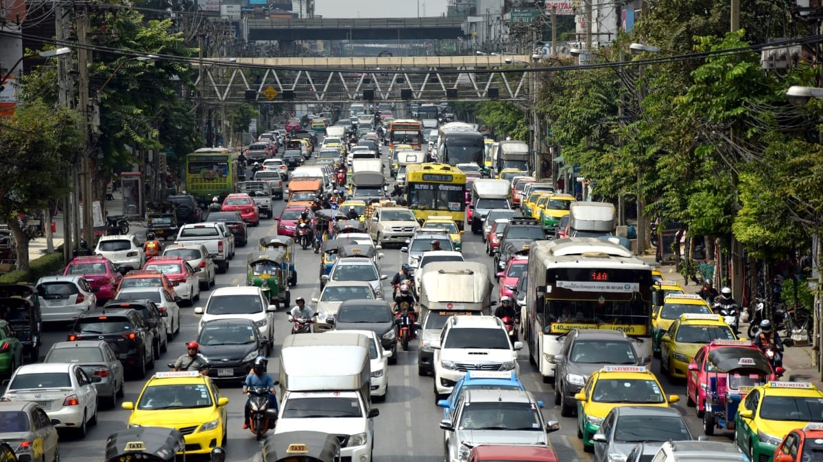 Delhi NCR Old Car Ban 2025: दिल्ली NCR के कार मालिकों को मिली राहत: अब 10-15 साल पुरानी गाड़ियों पर नहीं होगी कार्रवाई