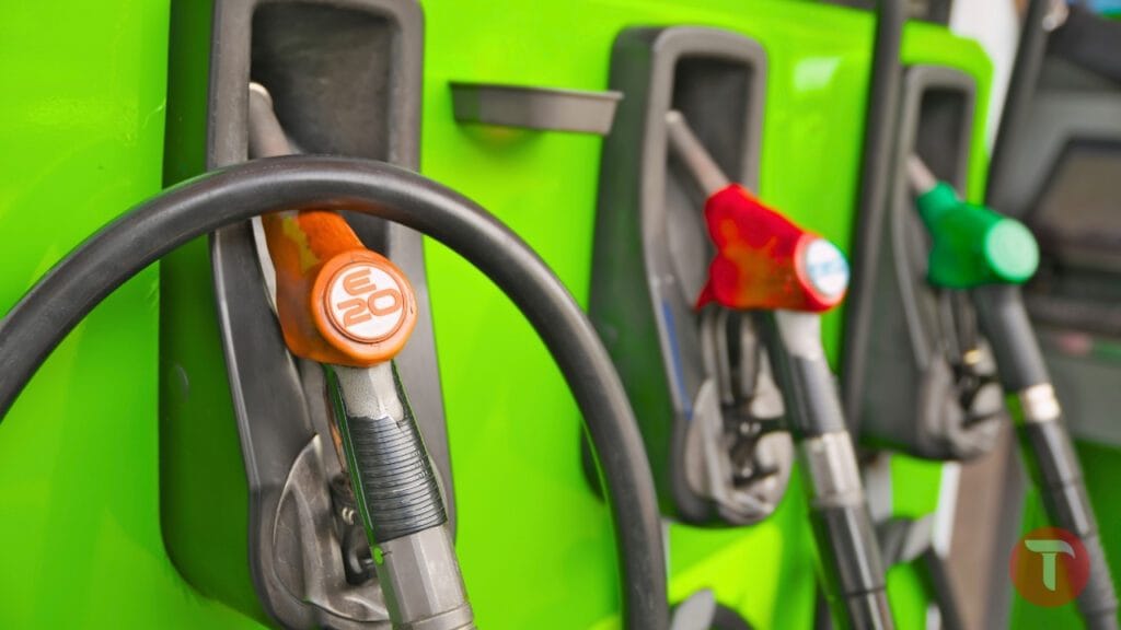 E20 पेट्रोल से डरने की जरूरत नहीं Bajaj ने बताया पुराने वाहनों में इस्तेमाल का सही तरीका (1)