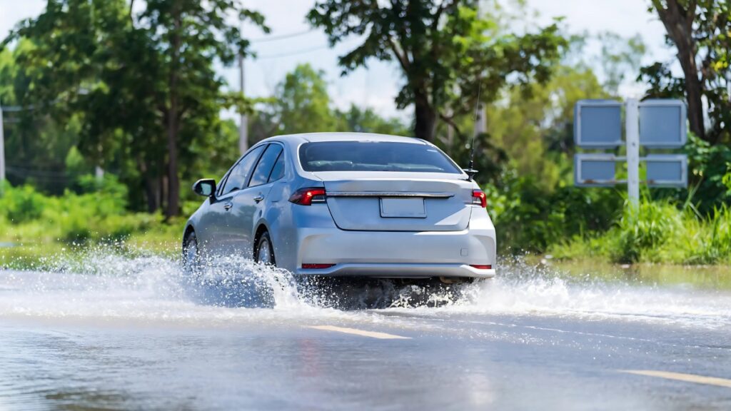 Monsoon Car Tips: बारिश में गाड़ी चला रहे हैं इन 5 गलतियों से जरूर बचें वरना हो सकती है बड़ी मुसीबत