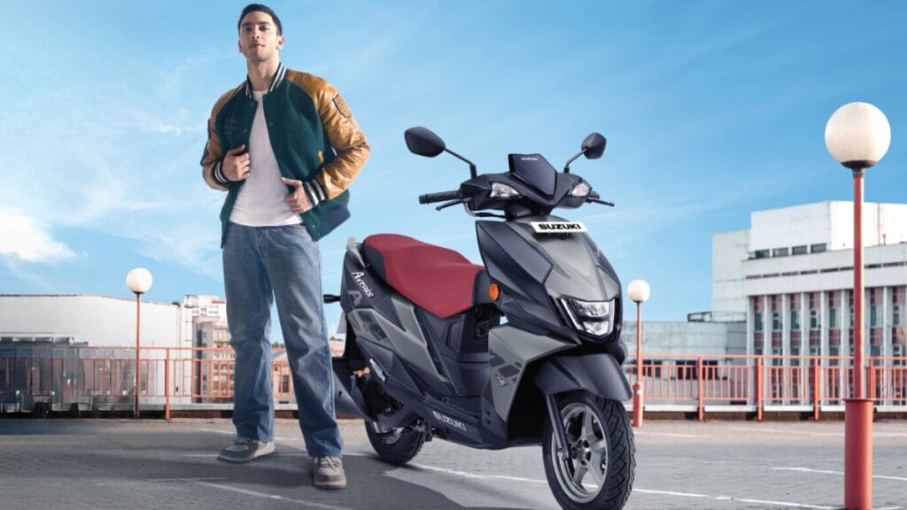 Suzuki Avenis 125 बिना दाम बढ़ाए इस स्कूटर में दे दिया डुअल टोन कलर, अब पहले से ज्यादा स्टाइलिश लुक (1)