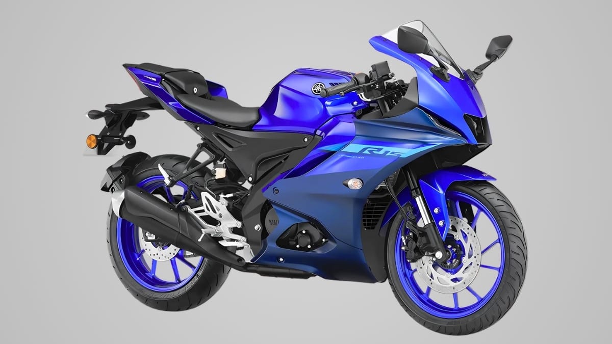 अब पहले से ज्यादा मॉडर्न और दमदार बनी Yamaha R15 V4 रेसिंग लुक, एडवांस फीचर्स और पावरफुल इंजन के साथ