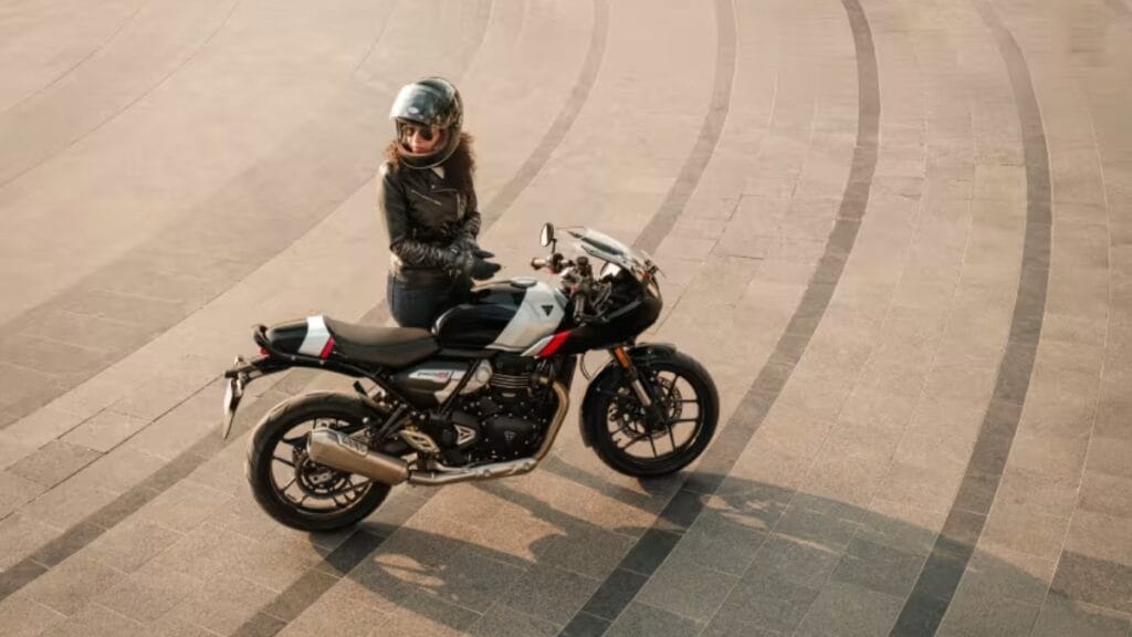 सिर्फ ₹2.74 लाख में ट्रॉयम्फ की नई कैफे रेसर Thruxton 400 दमदार लुक, जबरदस्त परफॉर्मेंस और मॉडर्न फीचर्स के साथ