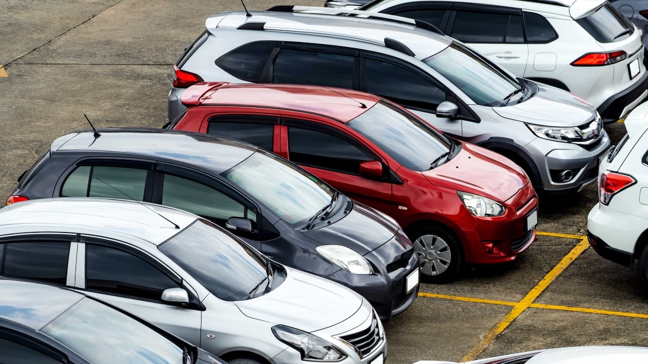 GST Cut Small Cars Bikes 2025 छोटे-मिड साइज कारें, 350cc तक की बाइक्स और थ्री-व्हीलर होंगे और सस्ते