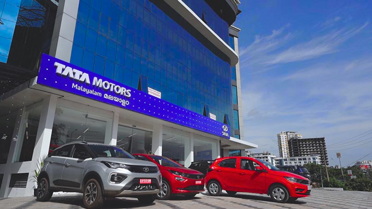 GST कटौती से महिंद्रा SUV पर ₹1.56 लाख तक की बचत,थार स्कॉर्पियो समेत हुईं सस्ती (2) GST कटौती से महिंद्रा SUV पर ₹1.56 लाख तक की बचत,थार स्कॉर्पियो समेत हुईं सस्ती (2)
