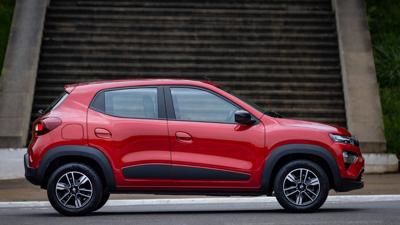 अब सिर्फ ₹4.29 लाख में मिलेगी Renault Kwid, GST 2.0 के बाद कंपनी ने घटाए दाम (1) अब सिर्फ ₹4.29 लाख में मिलेगी Renault Kwid, GST 2.0 के बाद कंपनी ने घटाए दाम (1)
